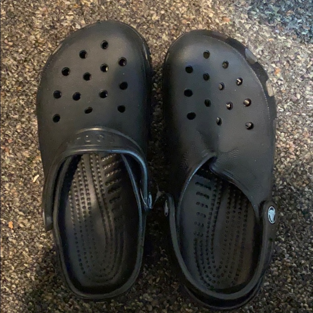 Black crocs